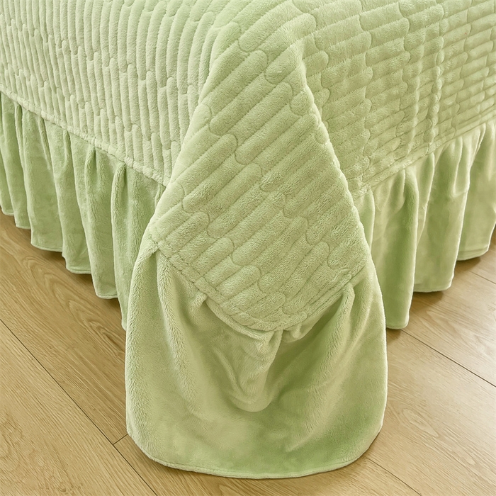 91家纺网 家纺一手货源 找家纺 木兰花 2025新款纯色雕花全消光牛奶绒 床盖款四件套-玫瑰花园系列 玫瑰花园 香草绿