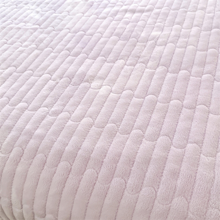 91家纺网 家纺一手货源 找家纺 木兰花 2025新款纯色雕花全消光牛奶绒 床盖款四件套-玫瑰花园系列 玫瑰花园 香芋紫