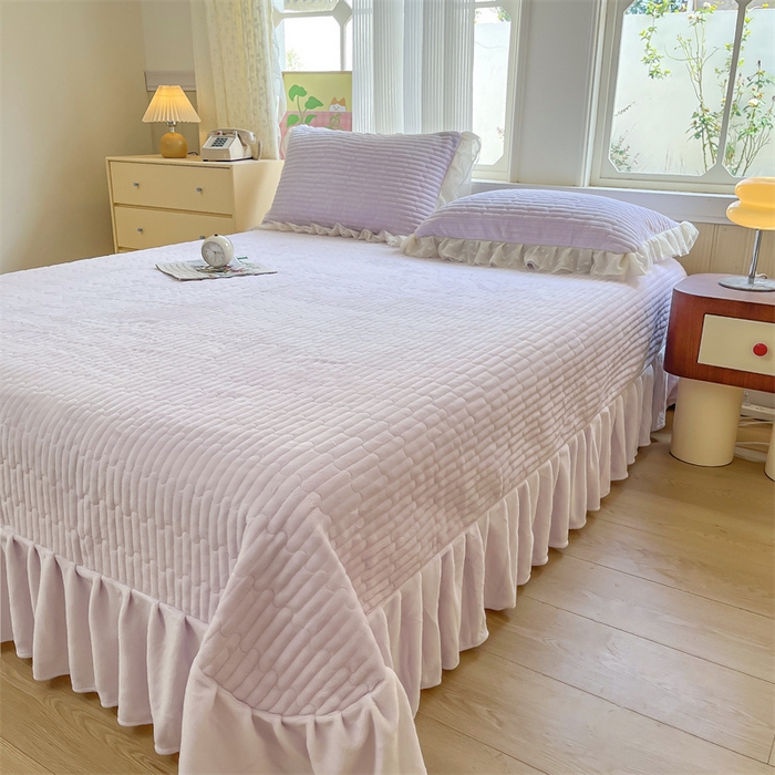 91家纺网 家纺一手货源 找家纺 木兰花 2025新款纯色雕花全消光牛奶绒 床盖款四件套-玫瑰花园系列 玫瑰花园 香芋紫