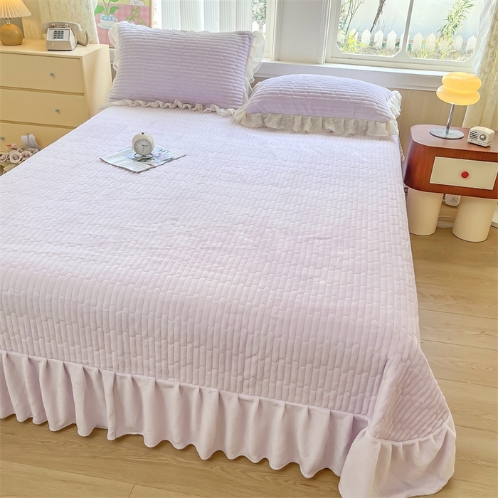 91家纺网 家纺一手货源 找家纺 木兰花 2025新款纯色雕花全消光牛奶绒 床盖款四件套-玫瑰花园系列 玫瑰花园 香芋紫