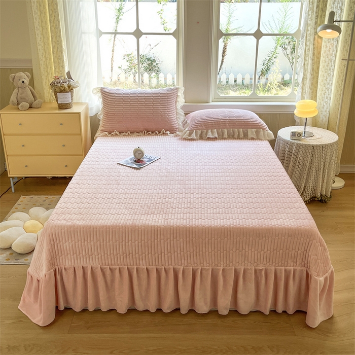 91家纺网 家纺一手货源 找家纺 木兰花 2025新款纯色雕花全消光牛奶绒 床盖款四件套-玫瑰花园系列 玫瑰花园 胭脂粉