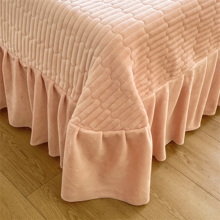 91家纺网 家纺一手货源 找家纺 木兰花 2025新款纯色雕花全消光牛奶绒 床盖款四件套-玫瑰花园系列 玫瑰花园 胭脂粉