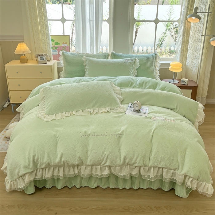 91家纺网 家纺一手货源 找家纺 （总）木兰花 2025新款纯色雕花全消光牛奶绒 床盖款四件套-玫瑰花园系列