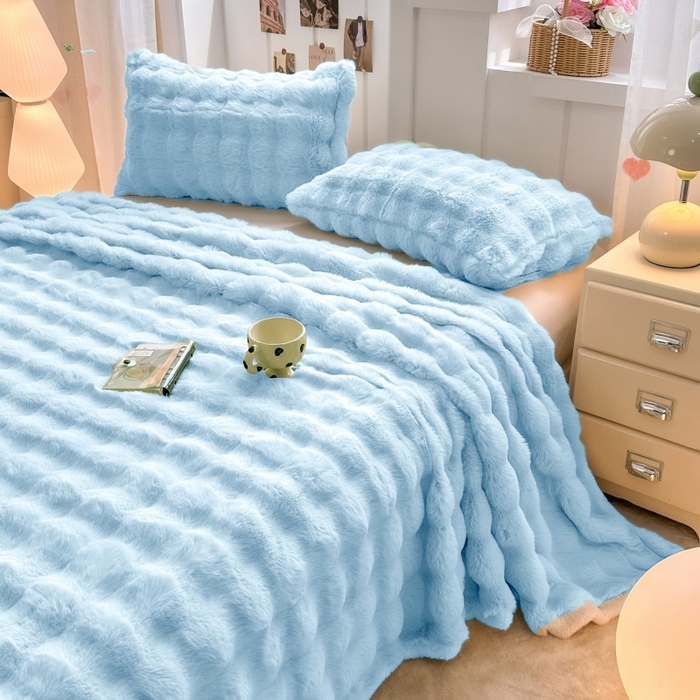 91家纺网 家纺一手货源 找家纺 麒东家纺 2025新款泡泡绒兔毛绒床单 天蓝