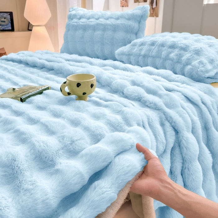 91家纺网 家纺一手货源 找家纺 麒东家纺 2025新款泡泡绒兔毛绒床单 天蓝