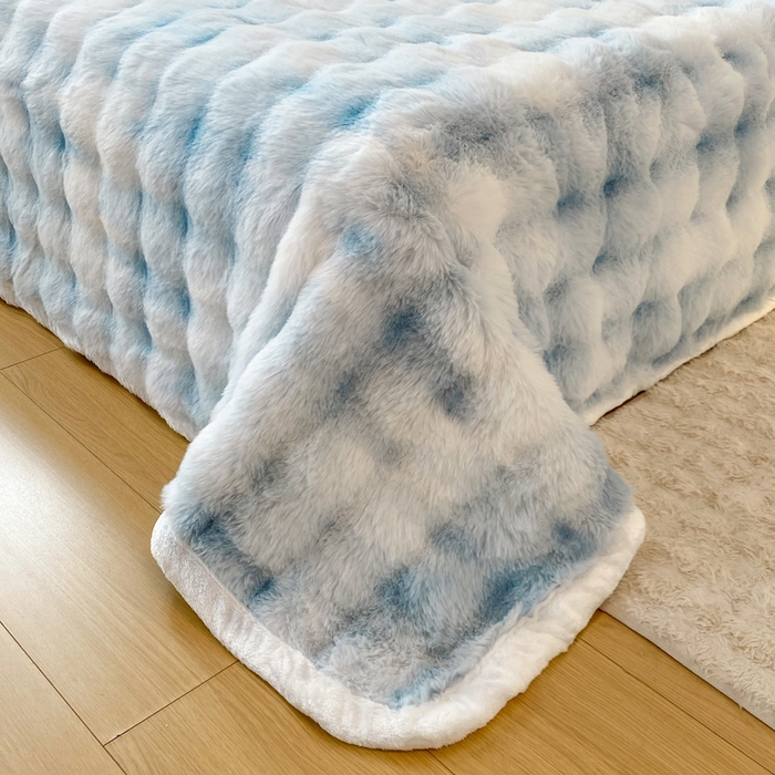 91家纺网 家纺一手货源 找家纺 麒东家纺 2025新款泡泡绒兔毛绒床单 流彩蓝