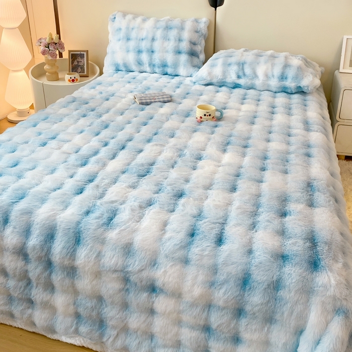91家纺网 家纺一手货源 找家纺 麒东家纺 2025新款泡泡绒兔毛绒床单 流彩蓝