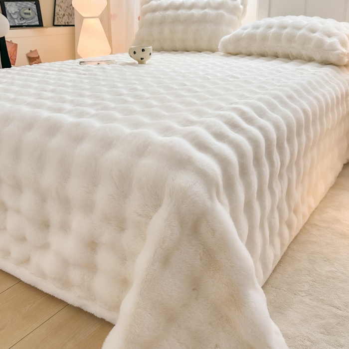 91家纺网 家纺一手货源 找家纺 麒东家纺 2025新款泡泡绒兔毛绒床单 米白