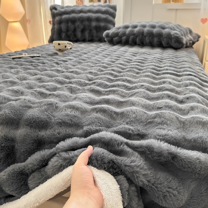 91家纺网 家纺一手货源 找家纺 麒东家纺 2025新款泡泡绒兔毛绒床单 深灰
