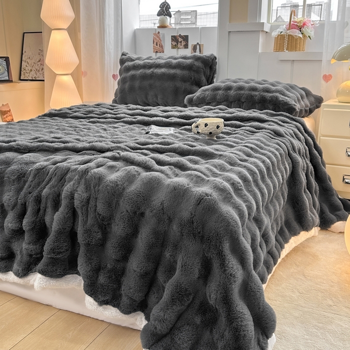 91家纺网 家纺一手货源 找家纺 麒东家纺 2025新款泡泡绒兔毛绒床单 深灰