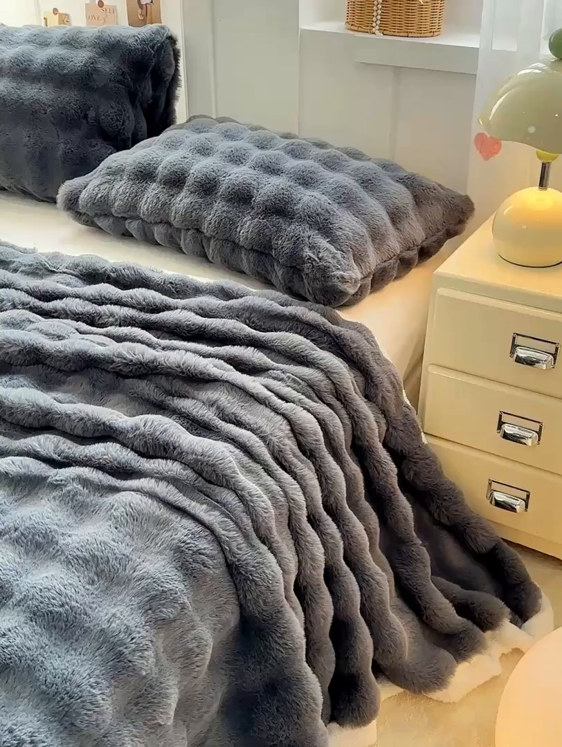 91家纺网 家纺一手货源 找家纺 麒东家纺 2025新款泡泡绒兔毛绒床单 深灰