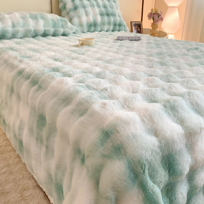 91家纺网 家纺一手货源 找家纺 麒东家纺 2025新款泡泡绒兔毛绒床单 流彩绿