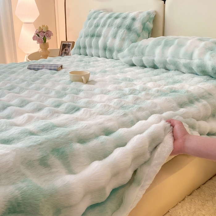 91家纺网 家纺一手货源 找家纺 麒东家纺 2025新款泡泡绒兔毛绒床单 流彩绿