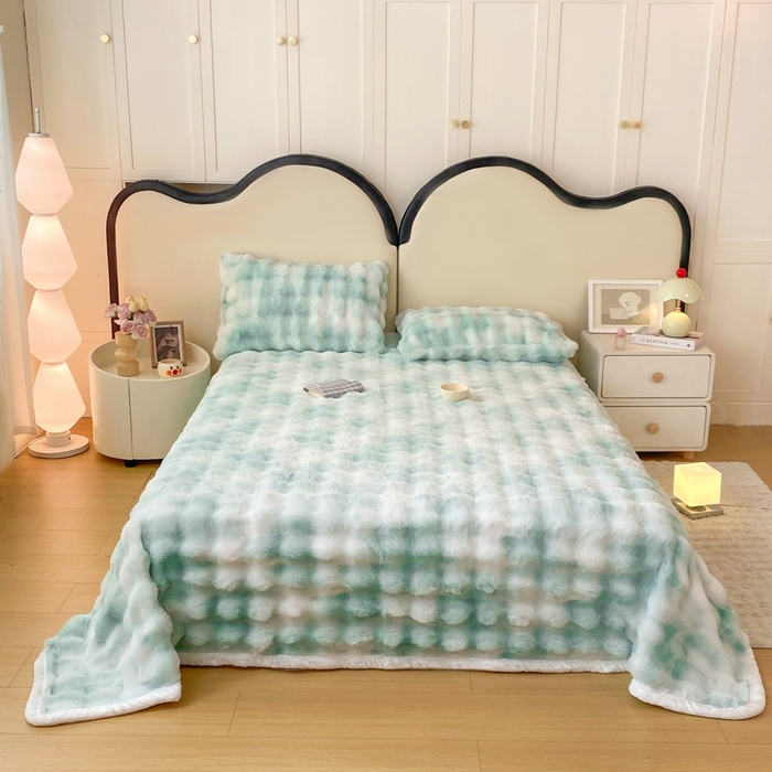 91家纺网 家纺一手货源 找家纺 麒东家纺 2025新款泡泡绒兔毛绒床单 流彩绿