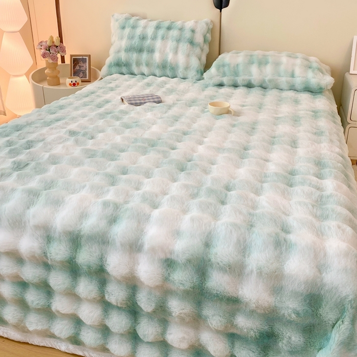 91家纺网 家纺一手货源 找家纺 麒东家纺 2025新款泡泡绒兔毛绒床单 流彩绿