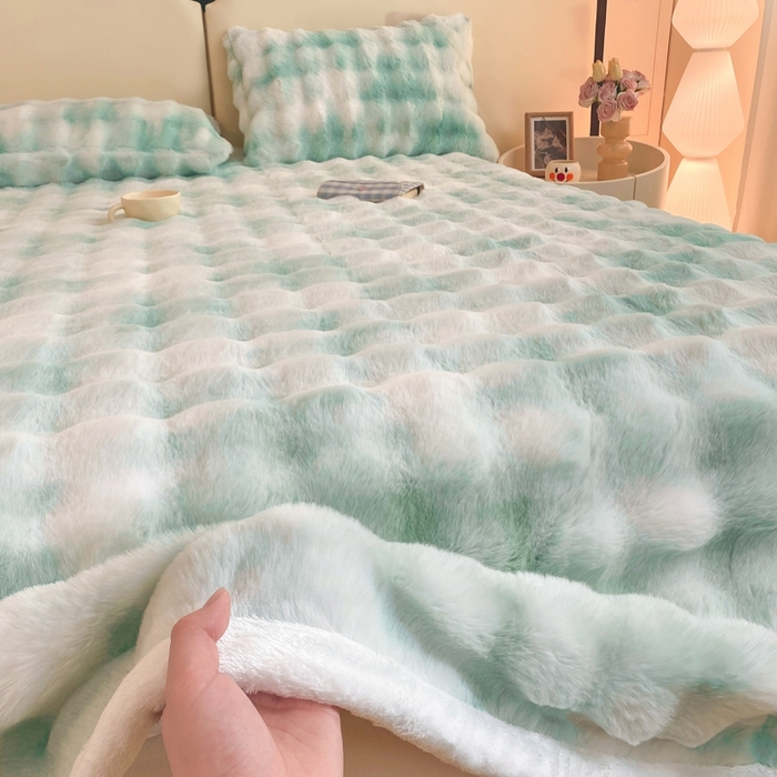 91家纺网 家纺一手货源 找家纺 麒东家纺 2025新款泡泡绒兔毛绒床单 流彩绿