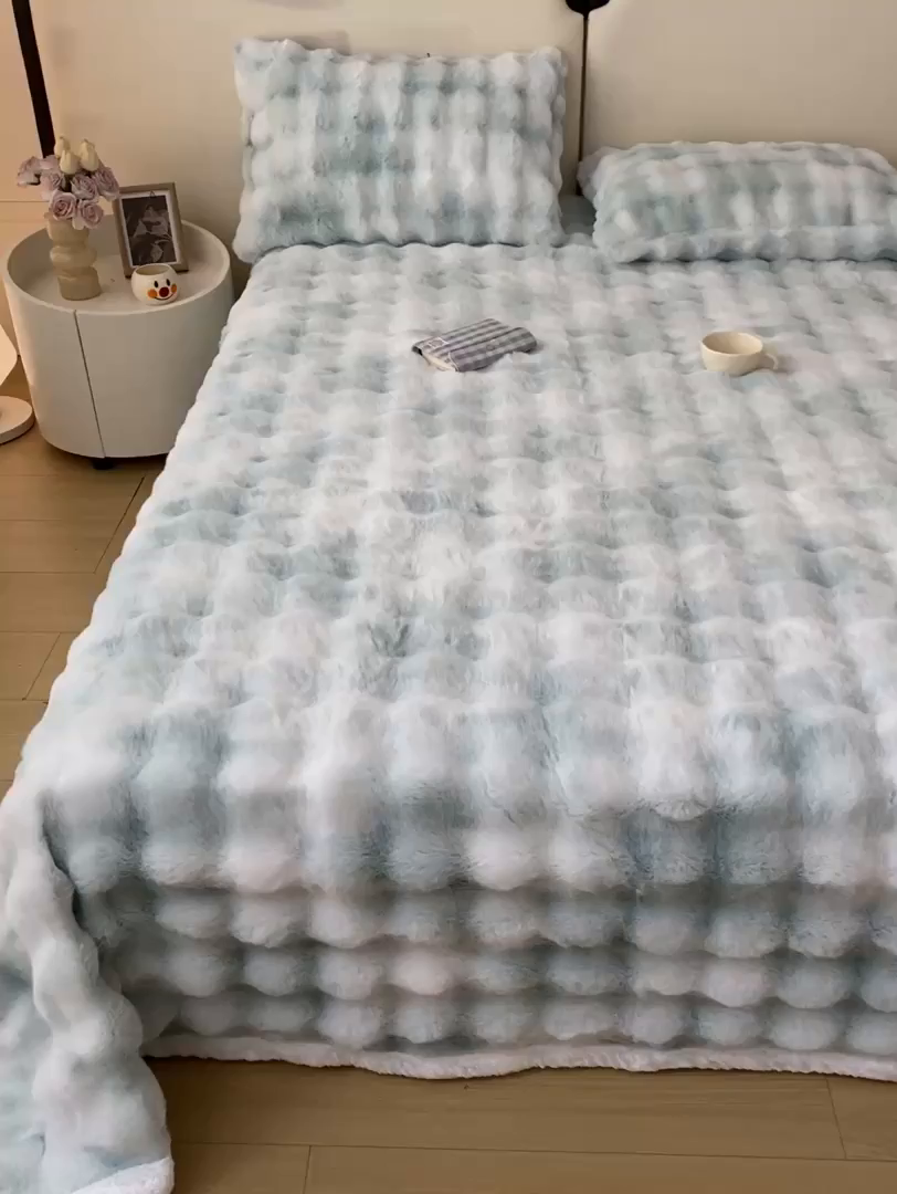 91家纺网 家纺一手货源 找家纺 麒东家纺 2025新款泡泡绒兔毛绒床单 流彩绿