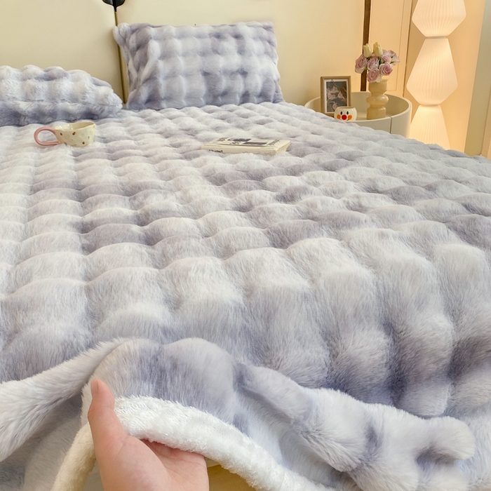 91家纺网 家纺一手货源 找家纺 麒东家纺 2025新款泡泡绒兔毛绒床单 流彩紫