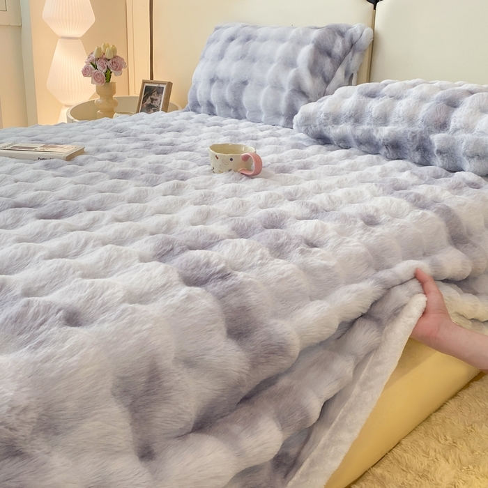 91家纺网 家纺一手货源 找家纺 麒东家纺 2025新款泡泡绒兔毛绒床单 流彩紫