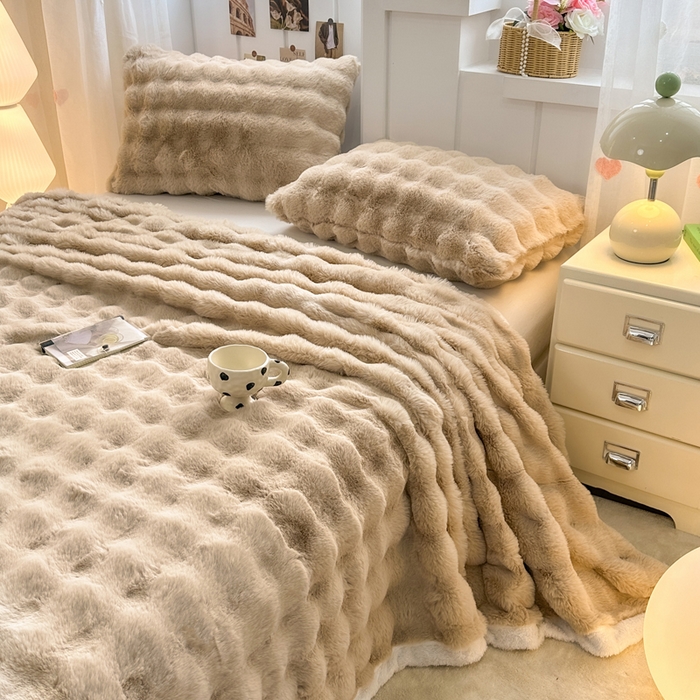 91家纺网 家纺一手货源 找家纺 麒东家纺 2025新款泡泡绒兔毛绒床单 咖色