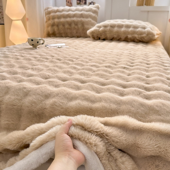 91家纺网 家纺一手货源 找家纺 麒东家纺 2025新款泡泡绒兔毛绒床单 咖色