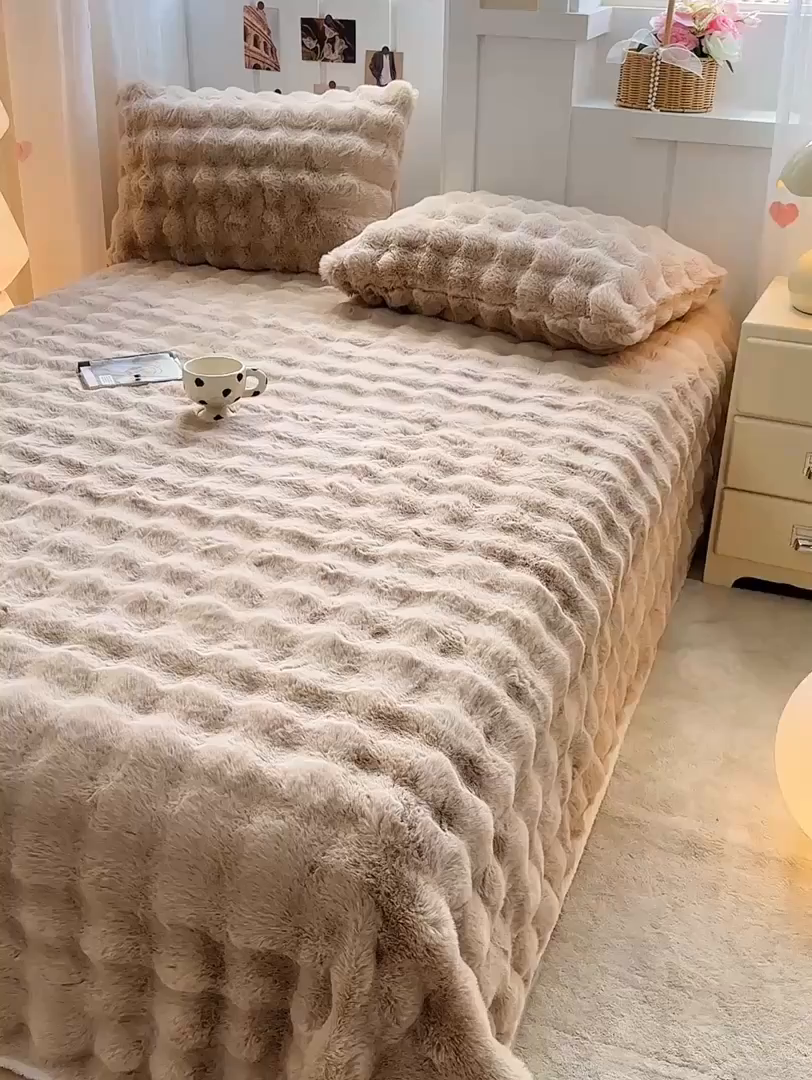 91家纺网 家纺一手货源 找家纺 麒东家纺 2025新款泡泡绒兔毛绒床单 咖色