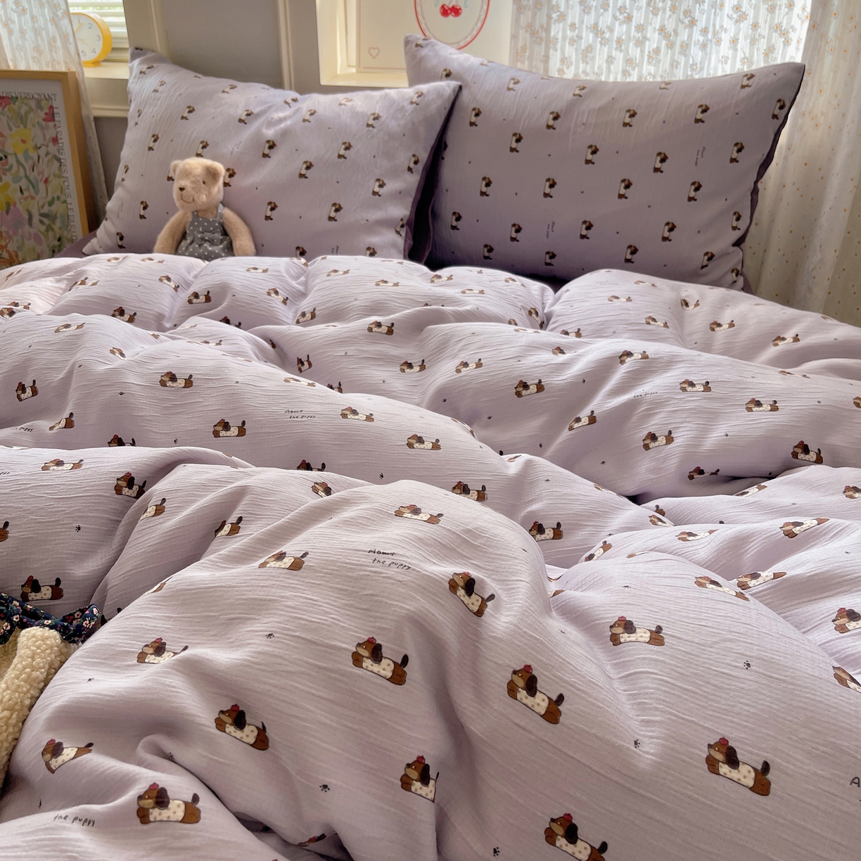 91家纺网 家纺一手货源 找家纺 星禾优选 2025新款甄选三层纱印花四件套 葡萄腊肠狗