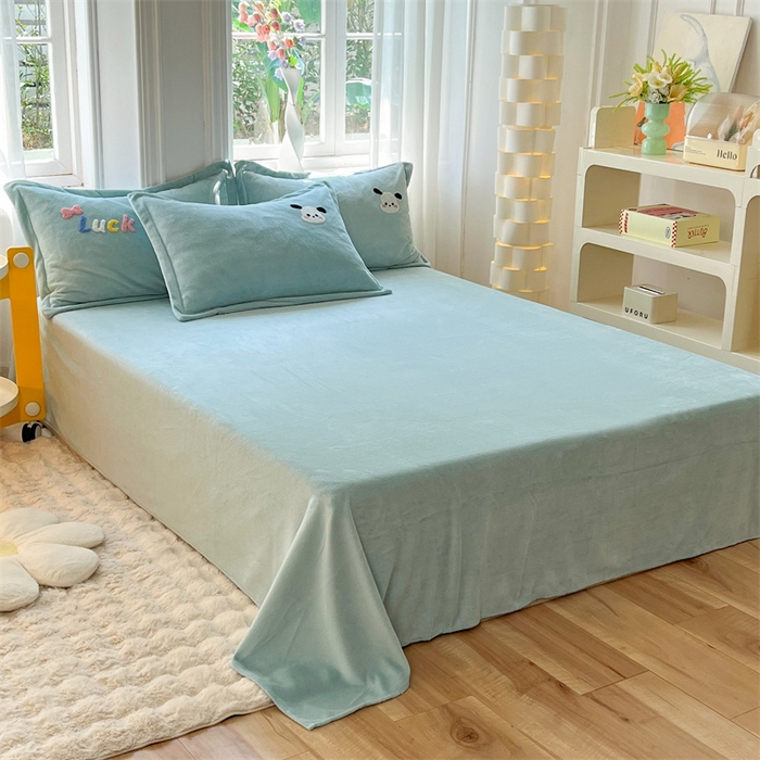 91家纺网 家纺一手货源 找家纺 雨菲家纺 2025新款牛奶绒单品床单床单单品 牛奶绒调皮狗绿