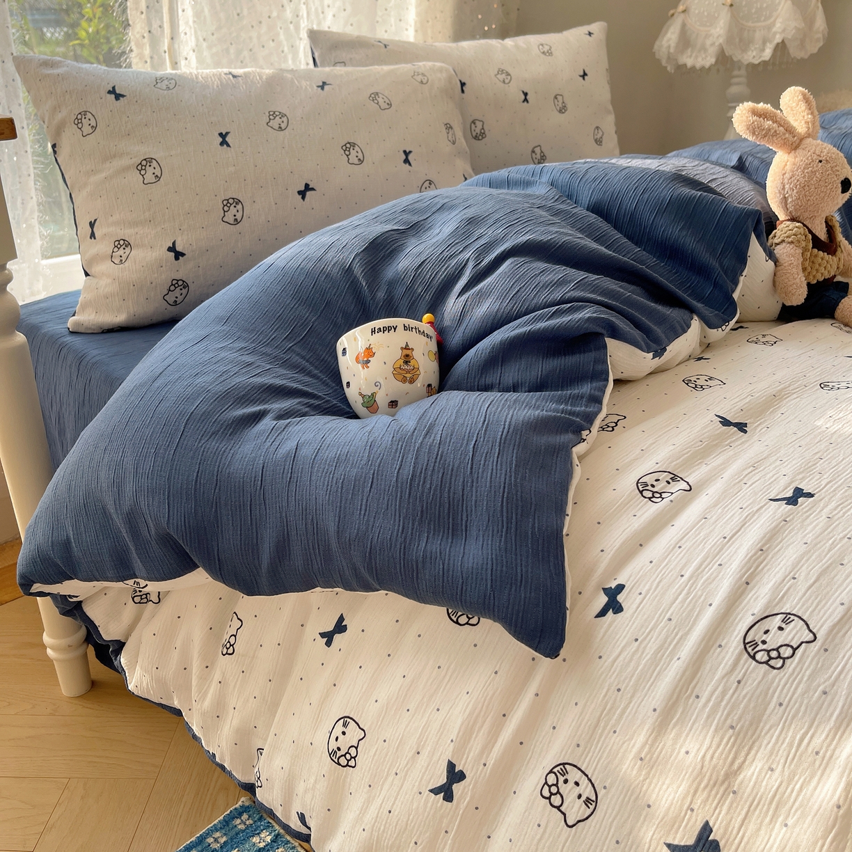 91家纺网 家纺一手货源 找家纺 星禾优选 2025新款甄选三层纱印花四件套 蓝莓小猫