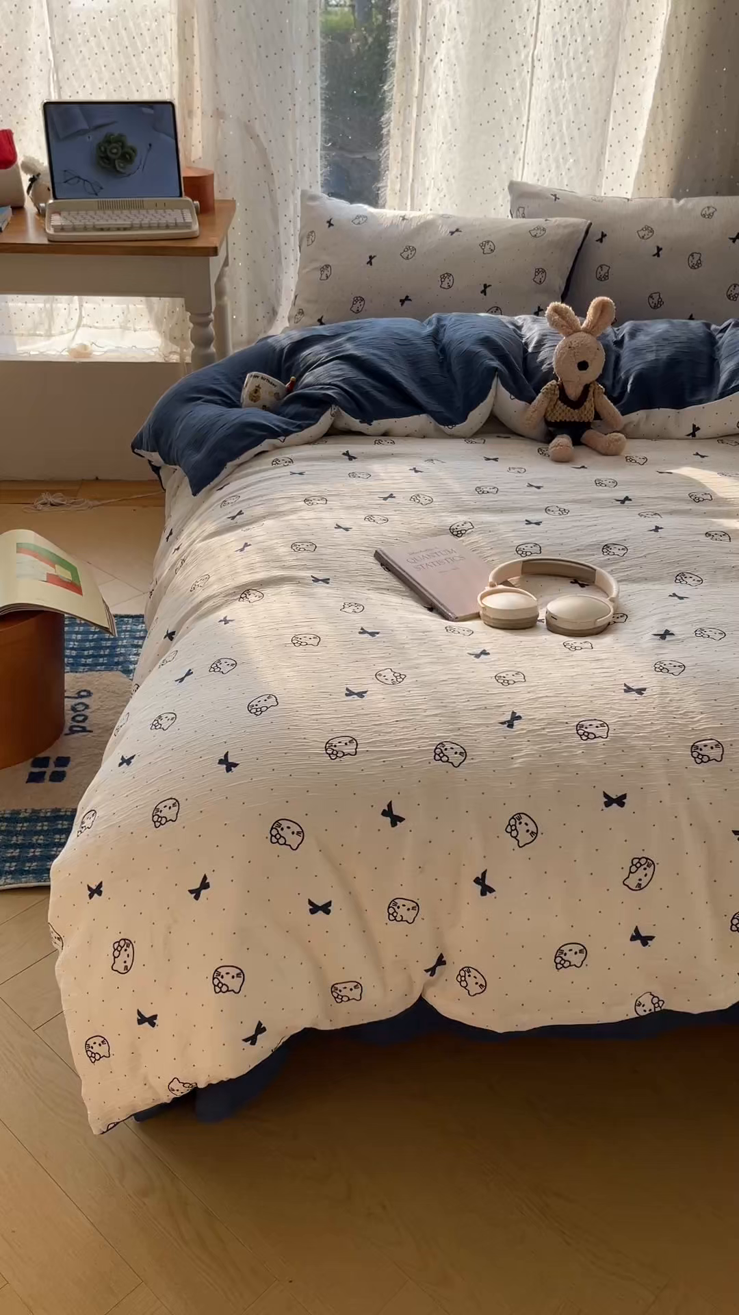 91家纺网 家纺一手货源 找家纺 星禾优选 2025新款甄选三层纱印花四件套 蓝莓小猫