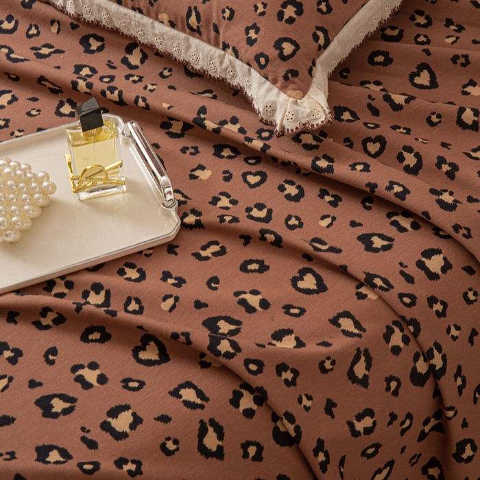 91家纺网 家纺一手货源 找家纺 优米家纺 2025新款加厚全棉磨毛提花纯色床单系列 豹纹-红