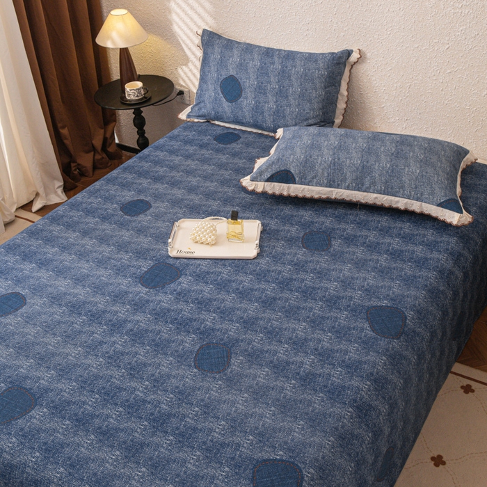 91家纺网 家纺一手货源 找家纺 优米家纺 2025新款加厚全棉磨毛提花纯色床单系列 青花岁月