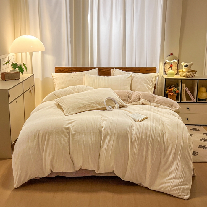 91家纺网 家纺一手货源 找家纺 沐晴家纺 2024秋冬新款雕花牛奶绒纯色简约轻奢四件套 简约条纹-奶白