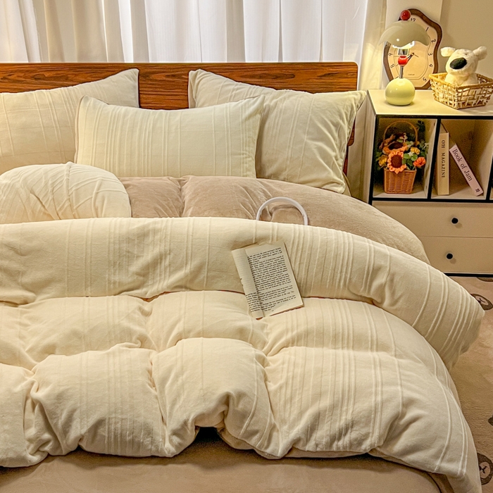 91家纺网 家纺一手货源 找家纺 沐晴家纺 2024秋冬新款雕花牛奶绒纯色简约轻奢四件套 简约条纹-奶白