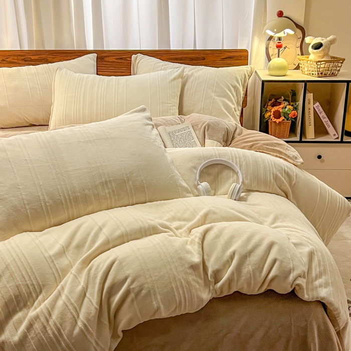 91家纺网 家纺一手货源 找家纺 沐晴家纺 2024秋冬新款雕花牛奶绒纯色简约轻奢四件套 简约条纹-奶白