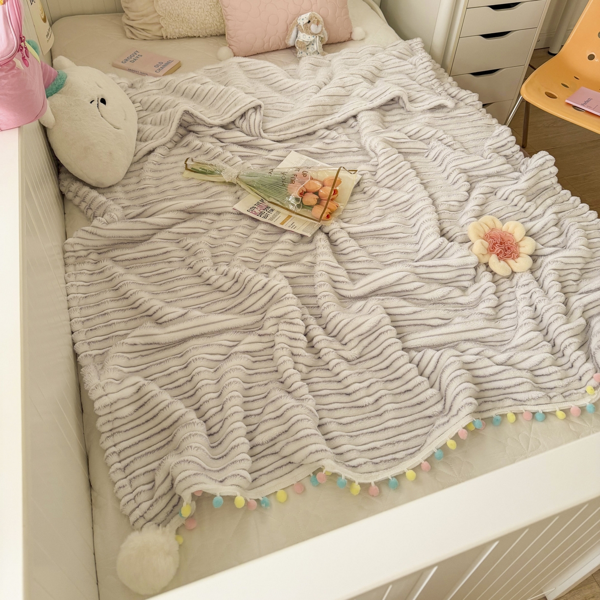 91家纺网 家纺一手货源 找家纺 潮邦创意家居 2025新款300G双面阳离子提花工艺球毯-花缀柔绒系列 花缀柔绒-紫