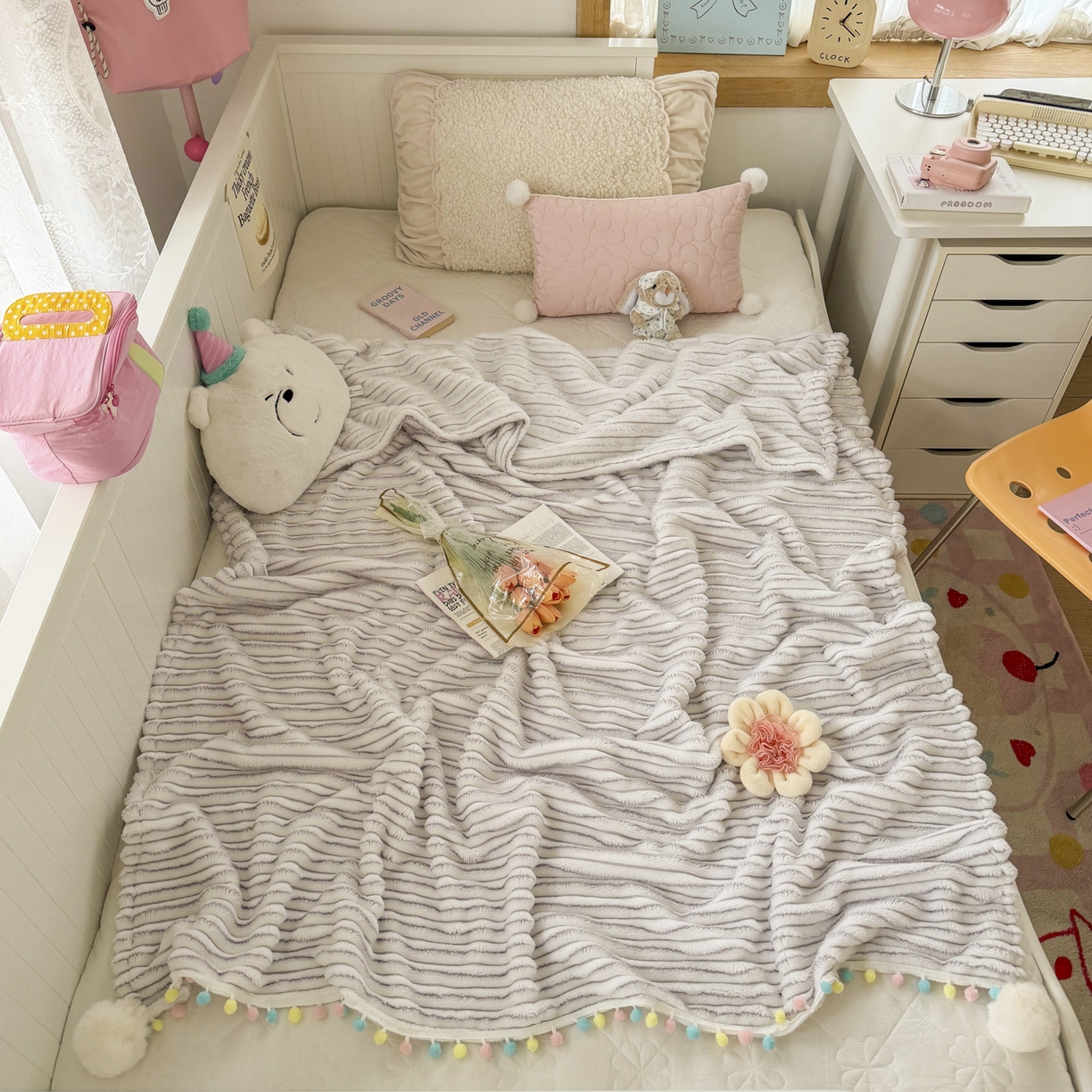 91家纺网 家纺一手货源 找家纺 潮邦创意家居 2025新款300G双面阳离子提花工艺球毯-花缀柔绒系列 花缀柔绒-紫