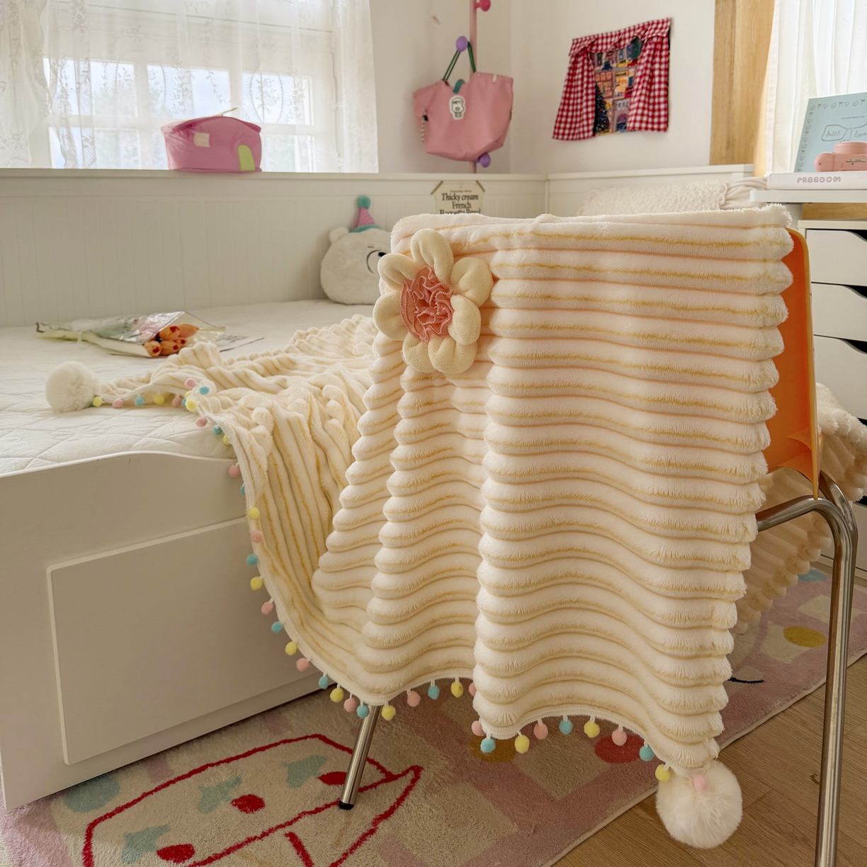 91家纺网 家纺一手货源 找家纺 潮邦创意家居 2025新款300G双面阳离子提花工艺球毯-花缀柔绒系列 花缀柔绒-暖橙