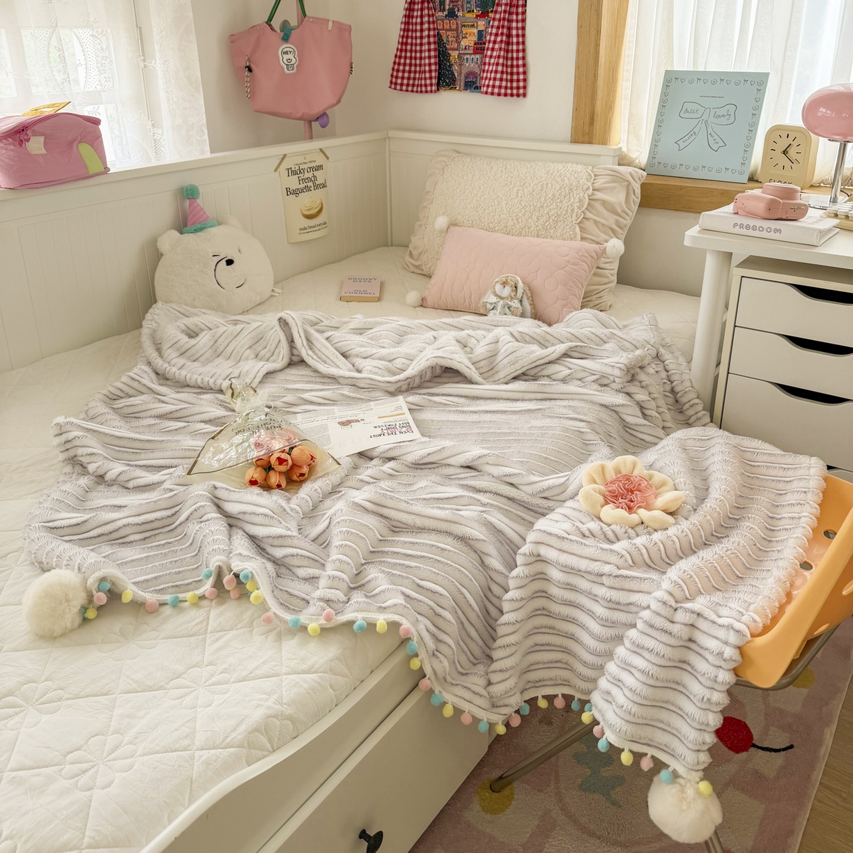 91家纺网 家纺一手货源 找家纺 潮邦创意家居 2025新款300G双面阳离子提花工艺球毯-花缀柔绒系列 花缀柔绒-紫