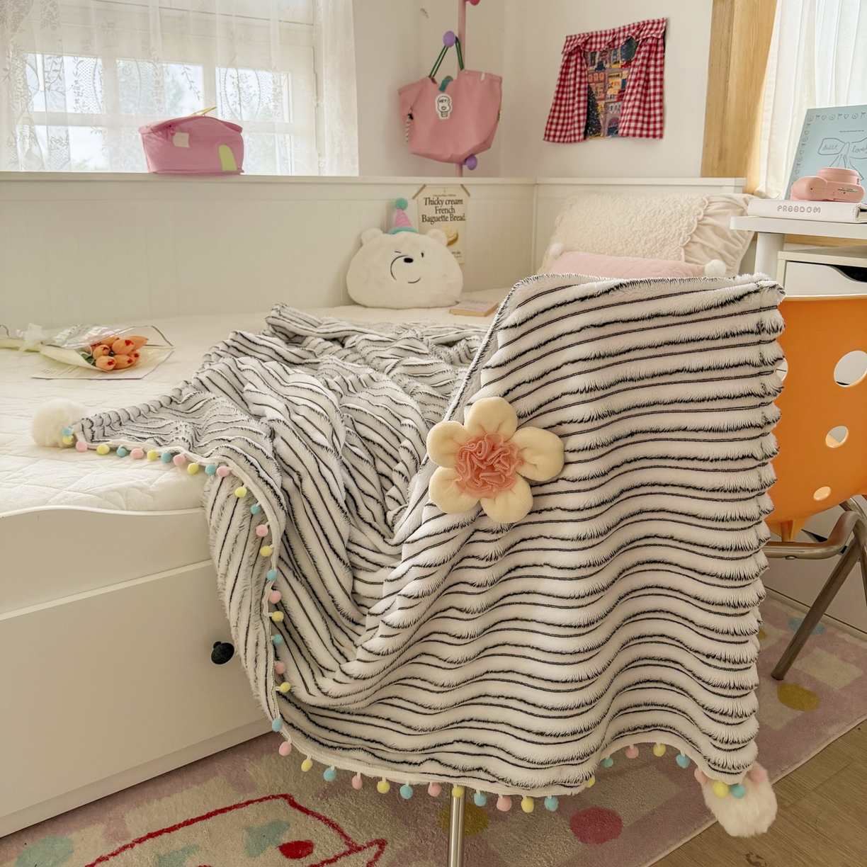 91家纺网 家纺一手货源 找家纺 潮邦创意家居 2025新款300G双面阳离子提花工艺球毯-花缀柔绒系列 花缀柔绒-黑