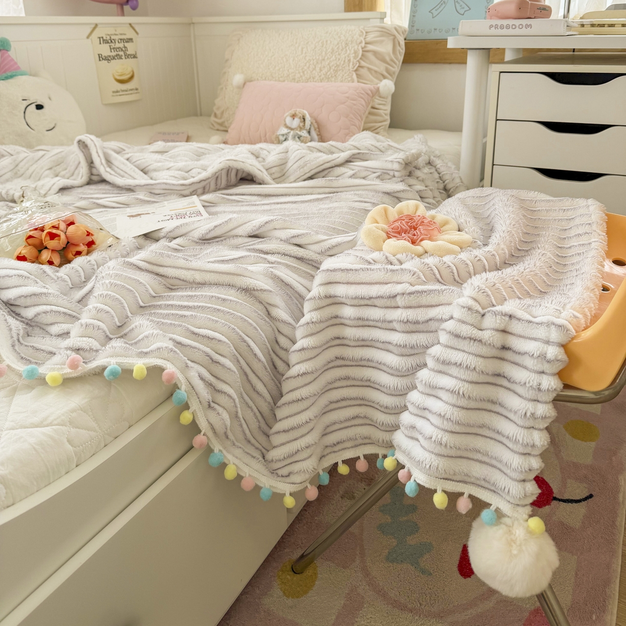 91家纺网 家纺一手货源 找家纺 潮邦创意家居 2025新款300G双面阳离子提花工艺球毯-花缀柔绒系列 花缀柔绒-紫