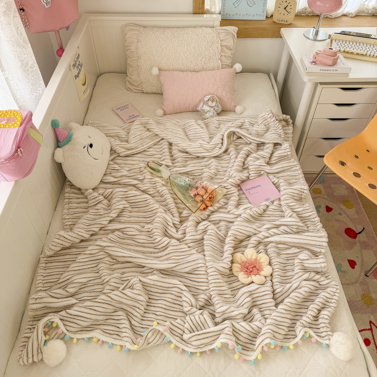 91家纺网 家纺一手货源 找家纺 潮邦创意家居 2025新款300G双面阳离子提花工艺球毯-花缀柔绒系列 花缀柔绒-驼