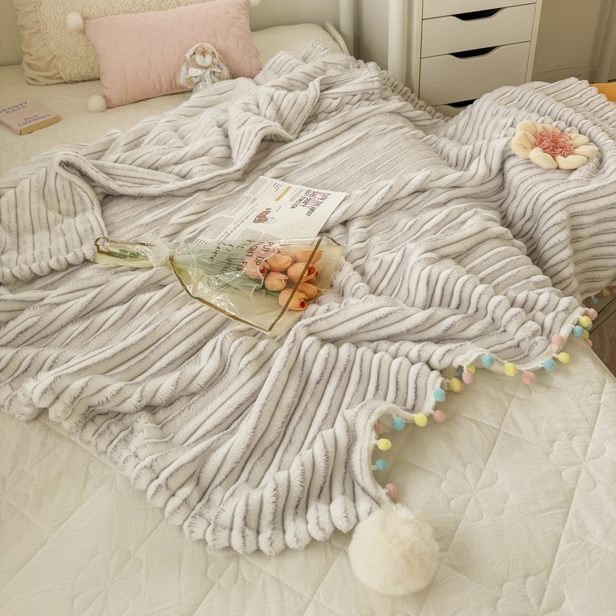 91家纺网 家纺一手货源 找家纺 潮邦创意家居 2025新款300G双面阳离子提花工艺球毯-花缀柔绒系列 花缀柔绒-紫