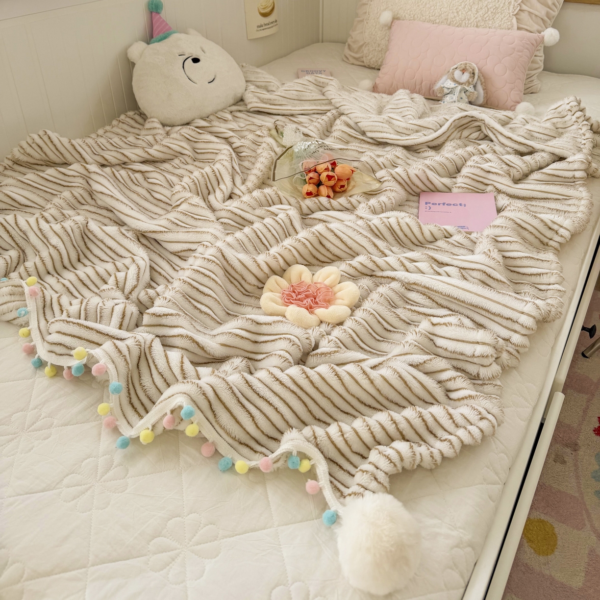 91家纺网 家纺一手货源 找家纺 潮邦创意家居 2025新款300G双面阳离子提花工艺球毯-花缀柔绒系列 花缀柔绒-驼