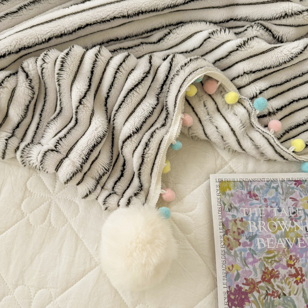 91家纺网 家纺一手货源 找家纺 潮邦创意家居 2025新款300G双面阳离子提花工艺球毯-花缀柔绒系列 花缀柔绒-黑