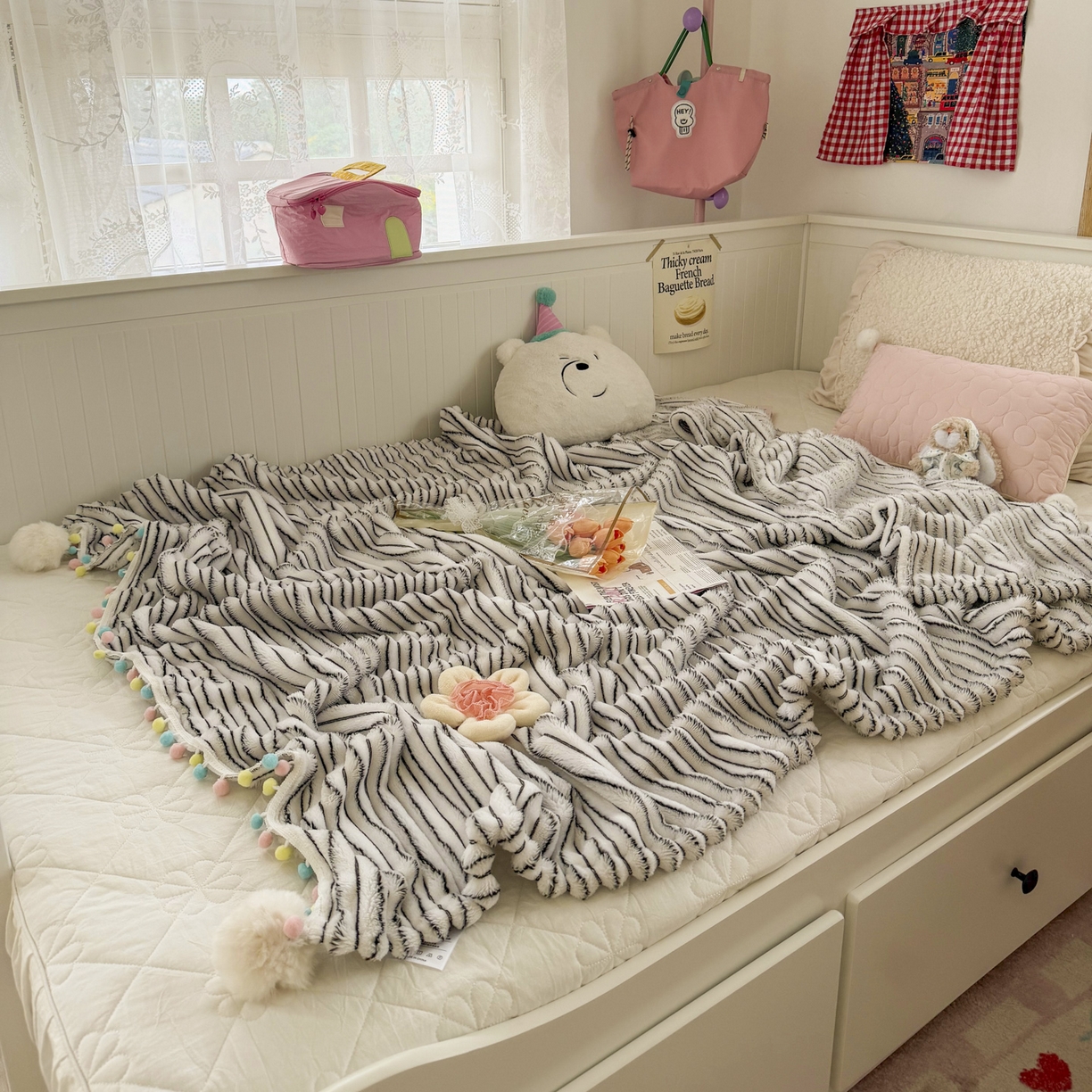 91家纺网 家纺一手货源 找家纺 潮邦创意家居 2025新款300G双面阳离子提花工艺球毯-花缀柔绒系列 花缀柔绒-黑