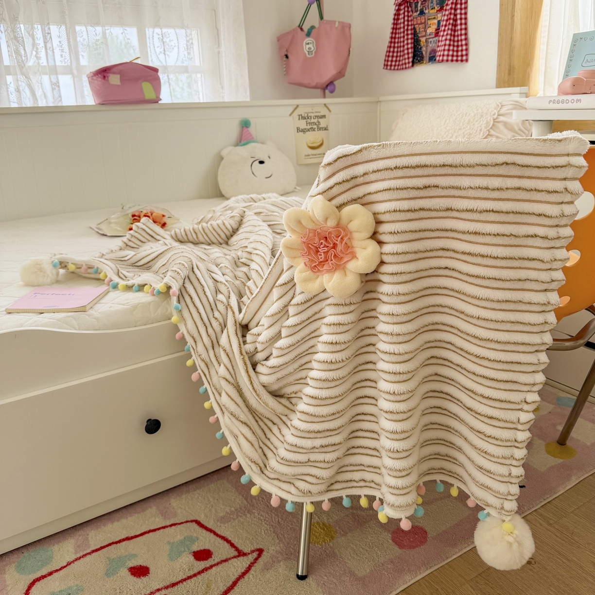 91家纺网 家纺一手货源 找家纺 潮邦创意家居 2025新款300G双面阳离子提花工艺球毯-花缀柔绒系列 花缀柔绒-驼