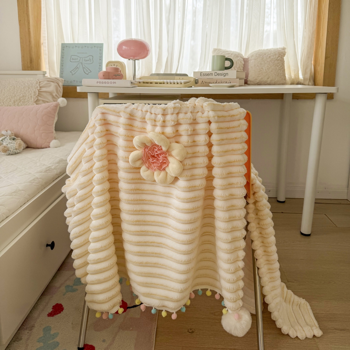 91家纺网 家纺一手货源 找家纺 潮邦创意家居 2025新款300G双面阳离子提花工艺球毯-花缀柔绒系列 花缀柔绒-暖橙