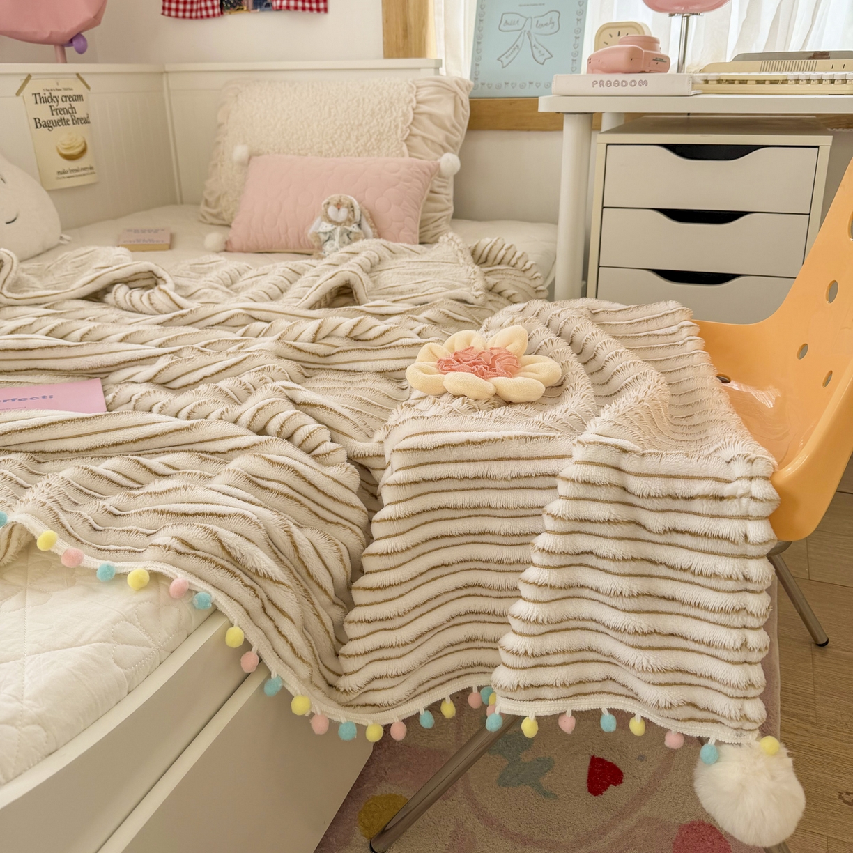 91家纺网 家纺一手货源 找家纺 潮邦创意家居 2025新款300G双面阳离子提花工艺球毯-花缀柔绒系列 花缀柔绒-驼