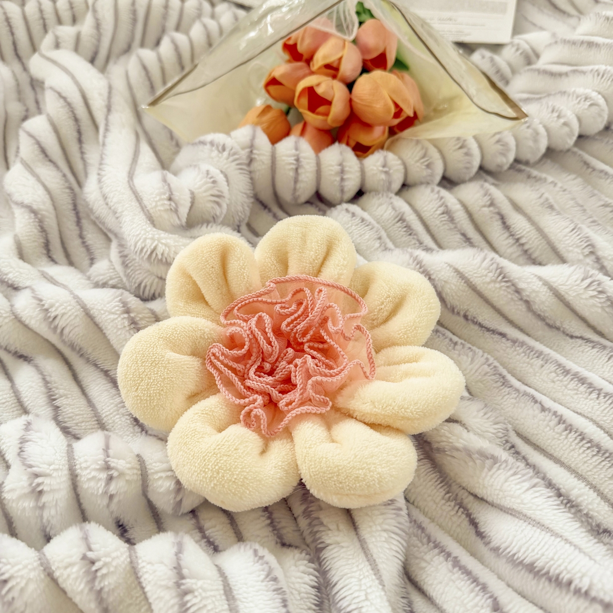 91家纺网 家纺一手货源 找家纺 潮邦创意家居 2025新款300G双面阳离子提花工艺球毯-花缀柔绒系列 花缀柔绒-紫